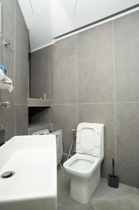 Homey Renovated 1 Bedroom Apartment In Kesariani Афіни Екстер'єр фото